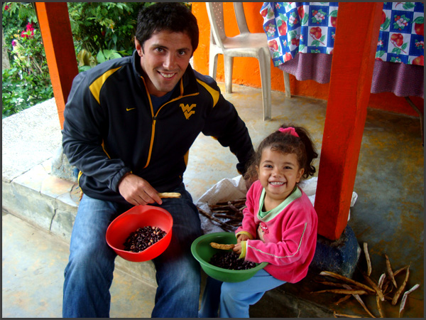 Peeling Beans with Vanessa in Cisneros, Colombia