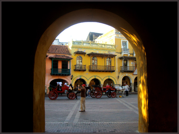 Foto Friday: A Peak into Cartagena