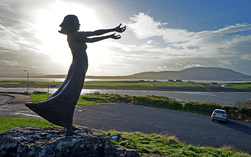 Things to do in Ireland - Waiting on Shore Statue in Sligo