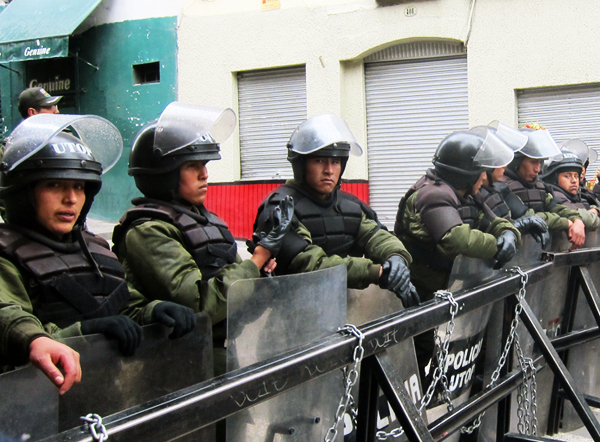 National Guard around the President's Meeting in La Paz