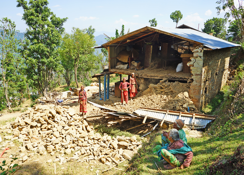 Nepal Earthquake Relief - Women Working