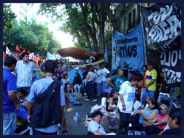 Protestors Close Down Ave de Mayo in Central Buenos Aires