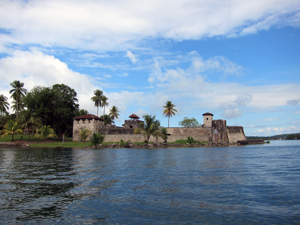 El Castilo de San Felipe en Rio Dulce - San Felipe Castle in Rio Dulce Guatemala
